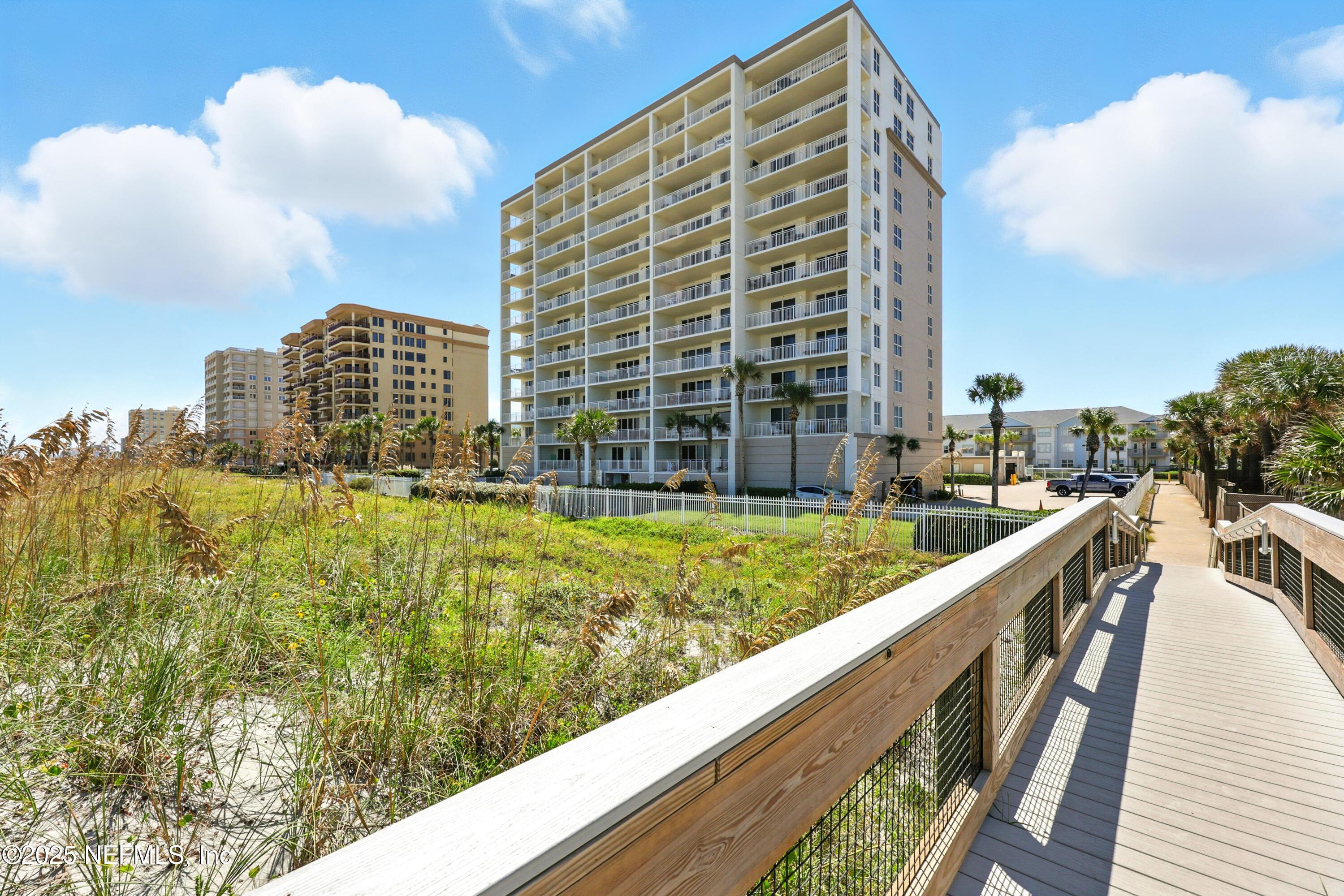 Image 4: The Real Estateographers_003