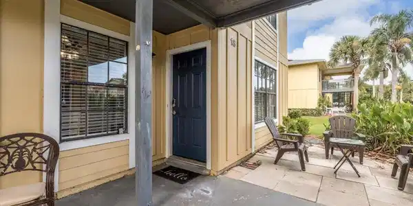 18 CLIPPER Court