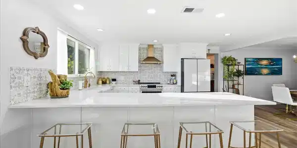 Image 4: Oversized Kitchen Island Seating