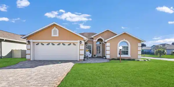 2325 COMMODORES CLUB Boulevard