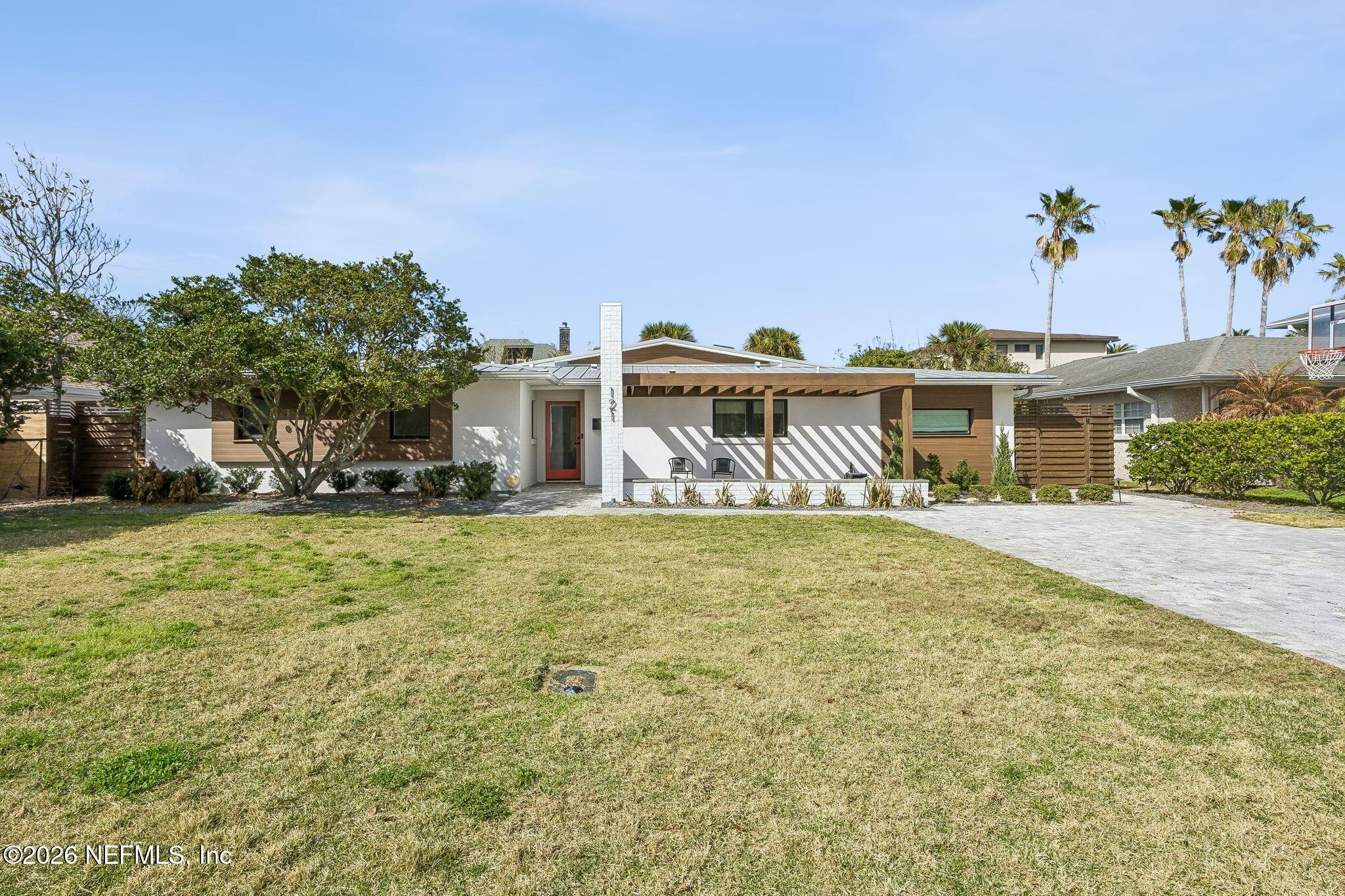 Image 4: 1-web-or-mls-1_121 32nd Ave S1