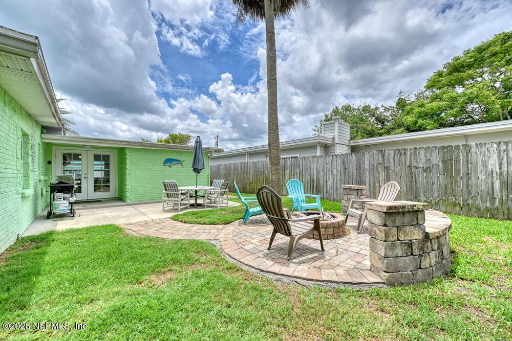 Image 2: Back Yard - View 7