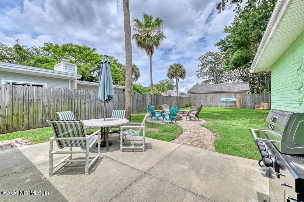 Image 3: Back Yard - View 1