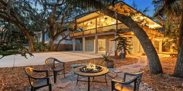 5384 RIVERVIEW Drive