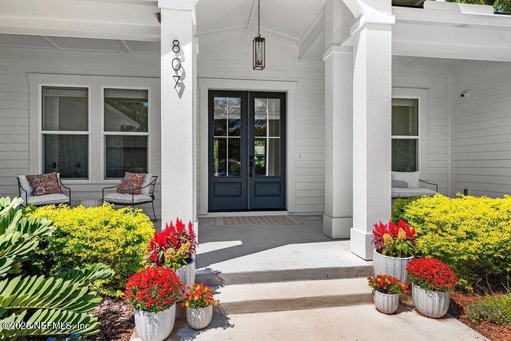 Image 3: welcoming front porch