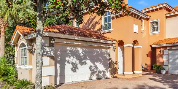 147 HIDDEN PALMS Lane