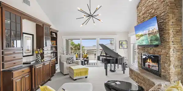 Image 4: Living room