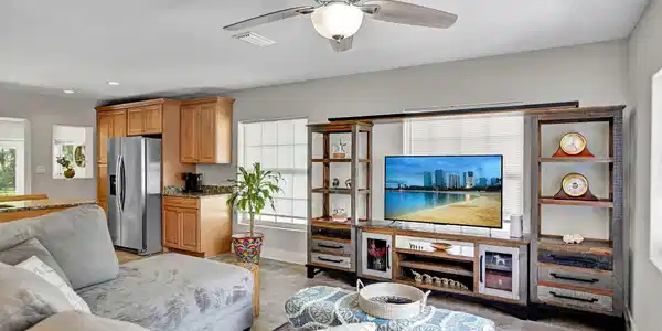 Image 3: Living Room