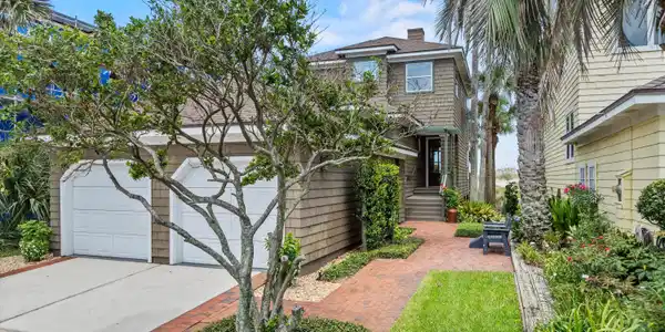 1819 OCEAN Drive S