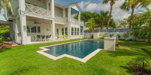 Image 2: Gorgeous Pool Home