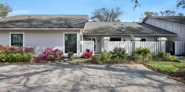 11 SEA WINDS Lane S
