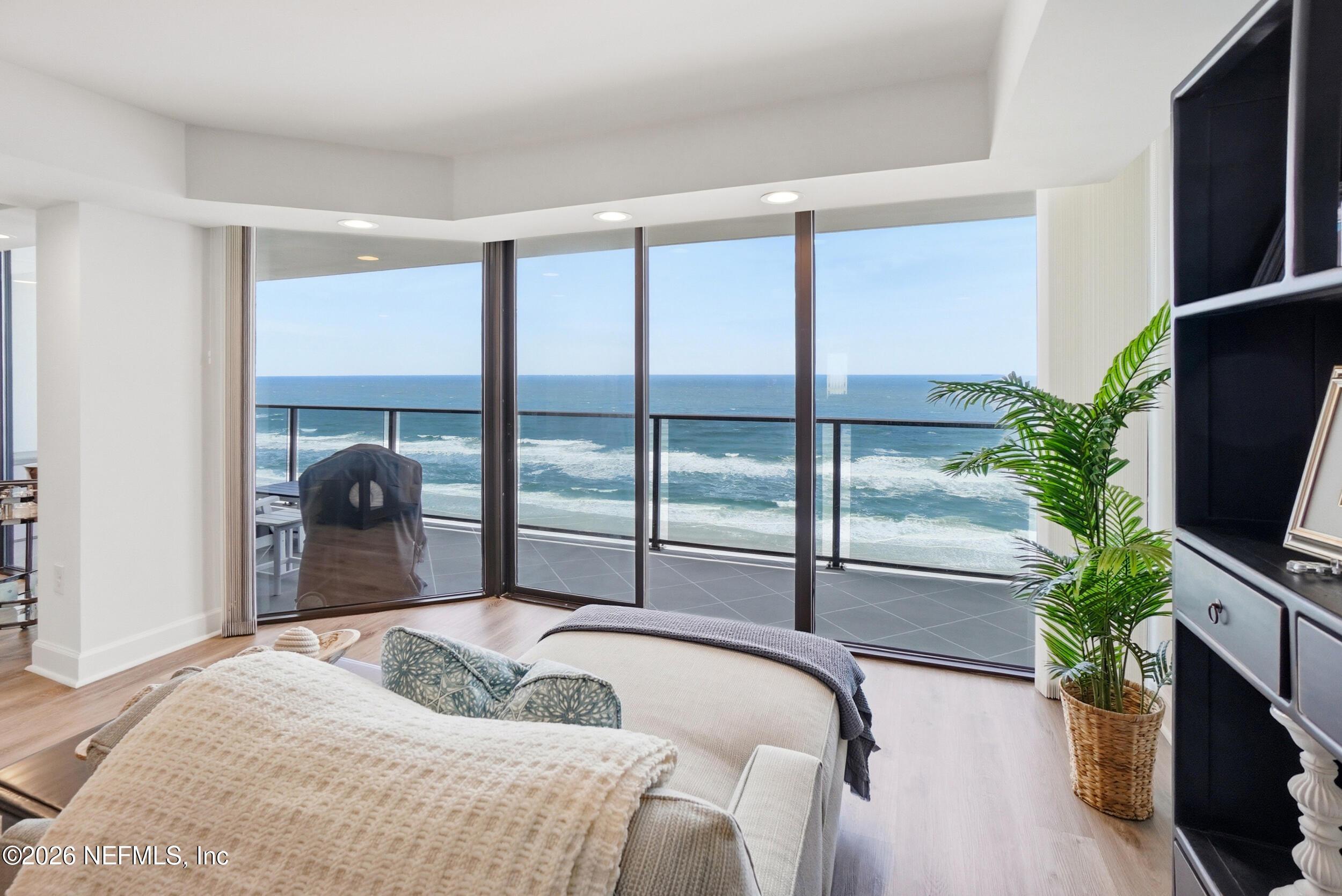 Image 2: sitting area off living room