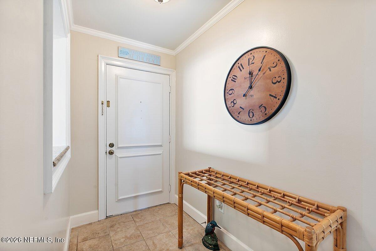 Image 4: Foyer