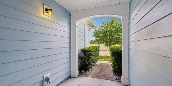 Image 4: Front Entry