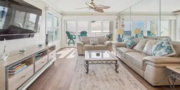Image 3: Living Area