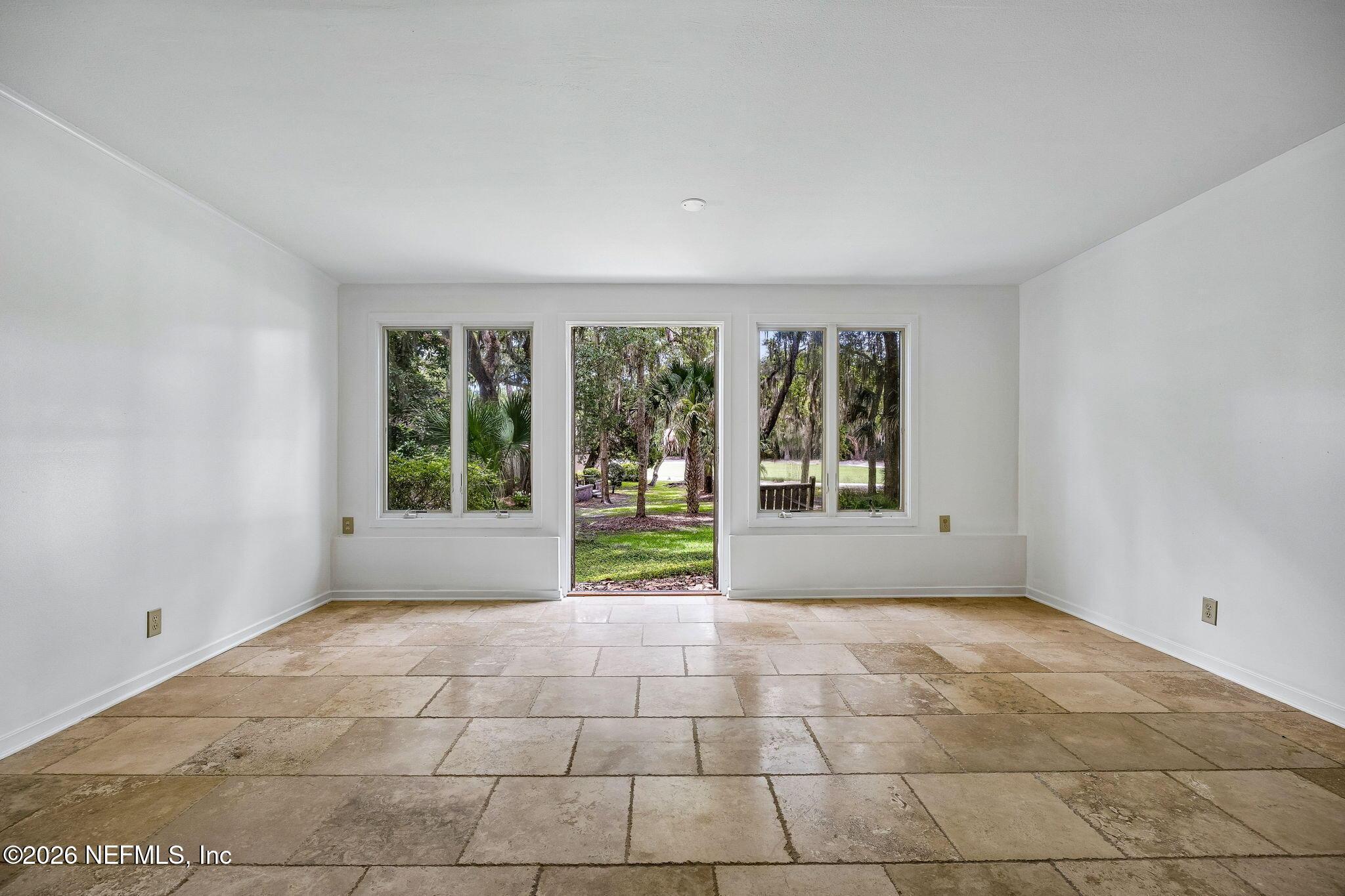 Image 4: Adams_interior4