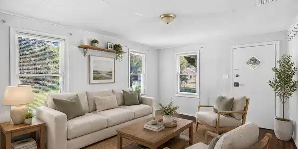 Image 2: Living room