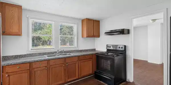 Image 4: 13-2372 2nd Ave-12