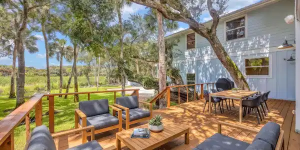 Image 4: VirtuallyStagedPorch