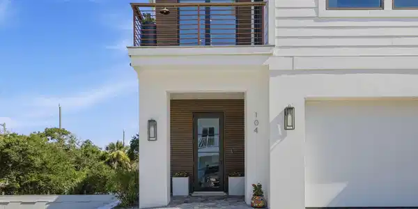 Image 3: Forward Facing Balcony