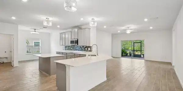 Image 3: 15-web-or-mls-Fall River Pkwy-S1011-015