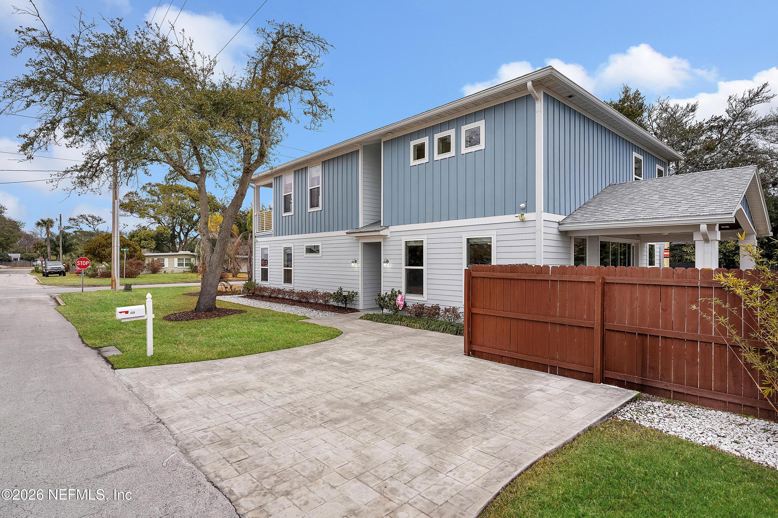 Image 4: Side yard