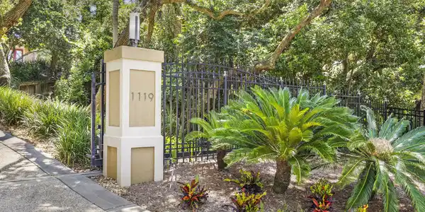 Image 4: Gate