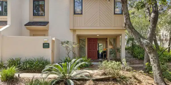2004 BEACH WOOD Road
