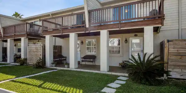 833 TARPON Avenue