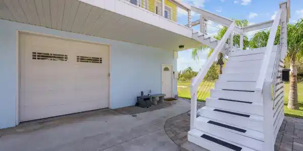 Image 4: Main entry stairs