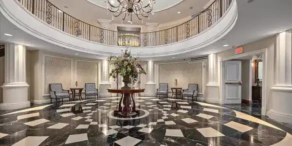 Image 2: 02-Lobby