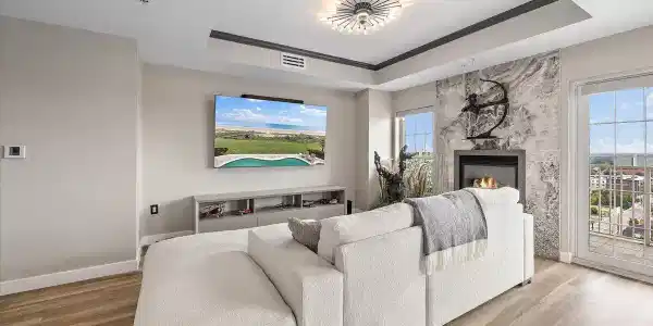 Image 4: 07-Family Room