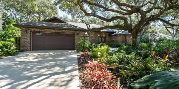 22 SEA OAKS Drive