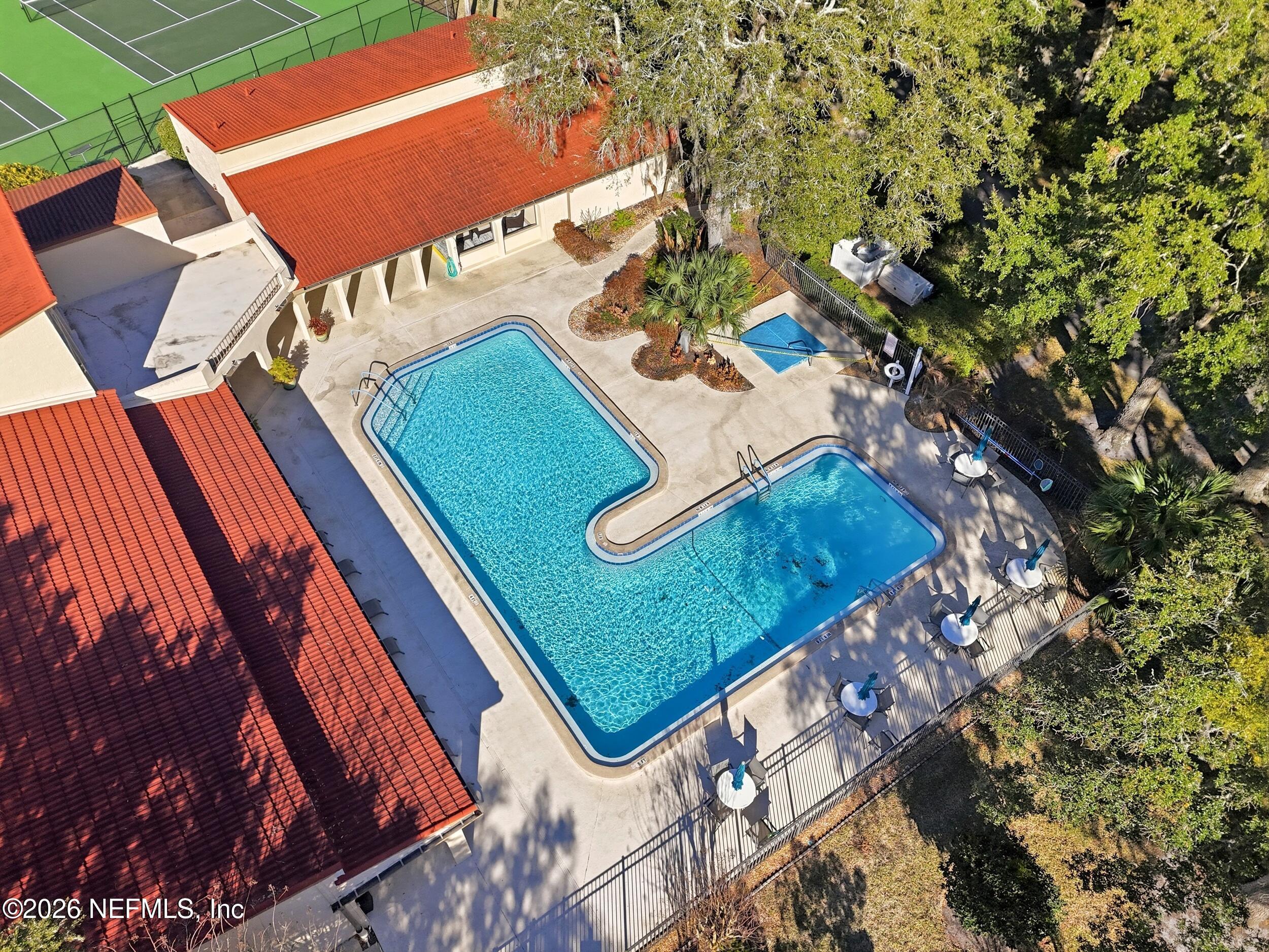 Image 4: Beautifully Maintained Amenities