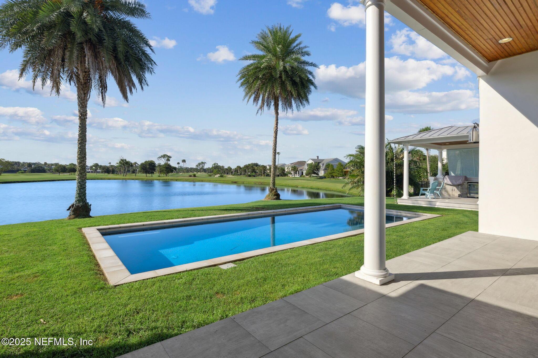 Image 4: Covered Lanai to Pool