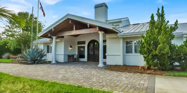 Image 2: Great curb appeal