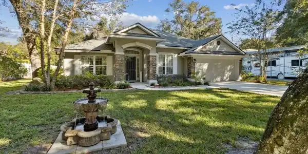 Image 3: 2-web-or-mls-5012 Karen St-2