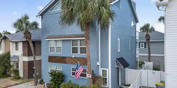 Image 4: Welcome home
