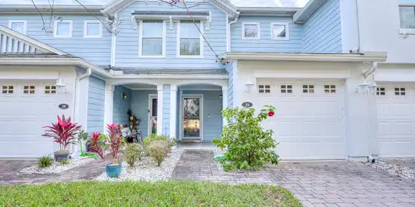 16 ISLANDER Court