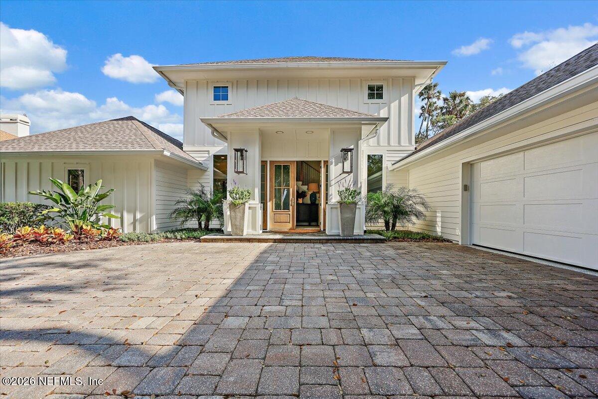 Image 4: 04-Entry and Garage_Parking