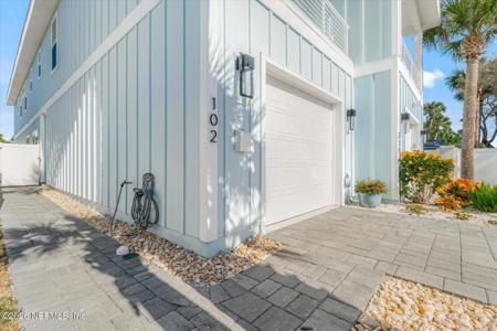 215 N 19TH Avenue N