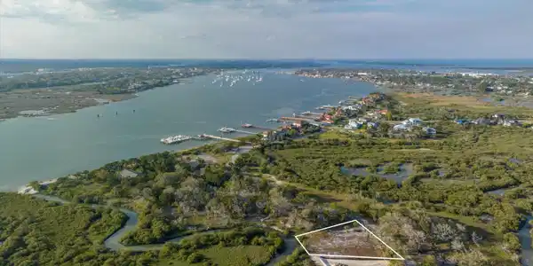 228 PELICAN REEF Drive