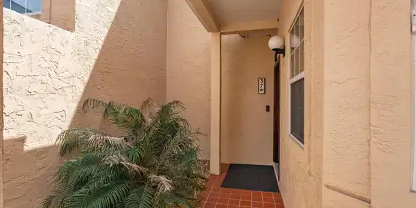 Image 4: Entryway