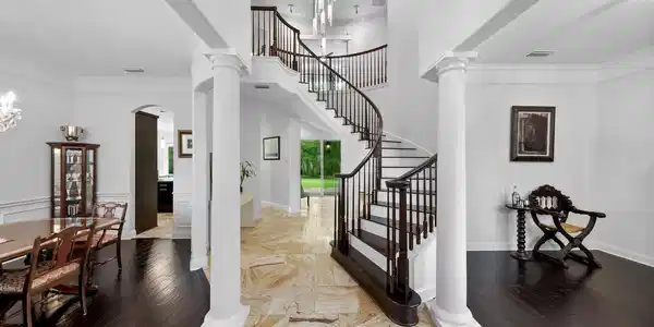 Image 4: Stunning grand staircase