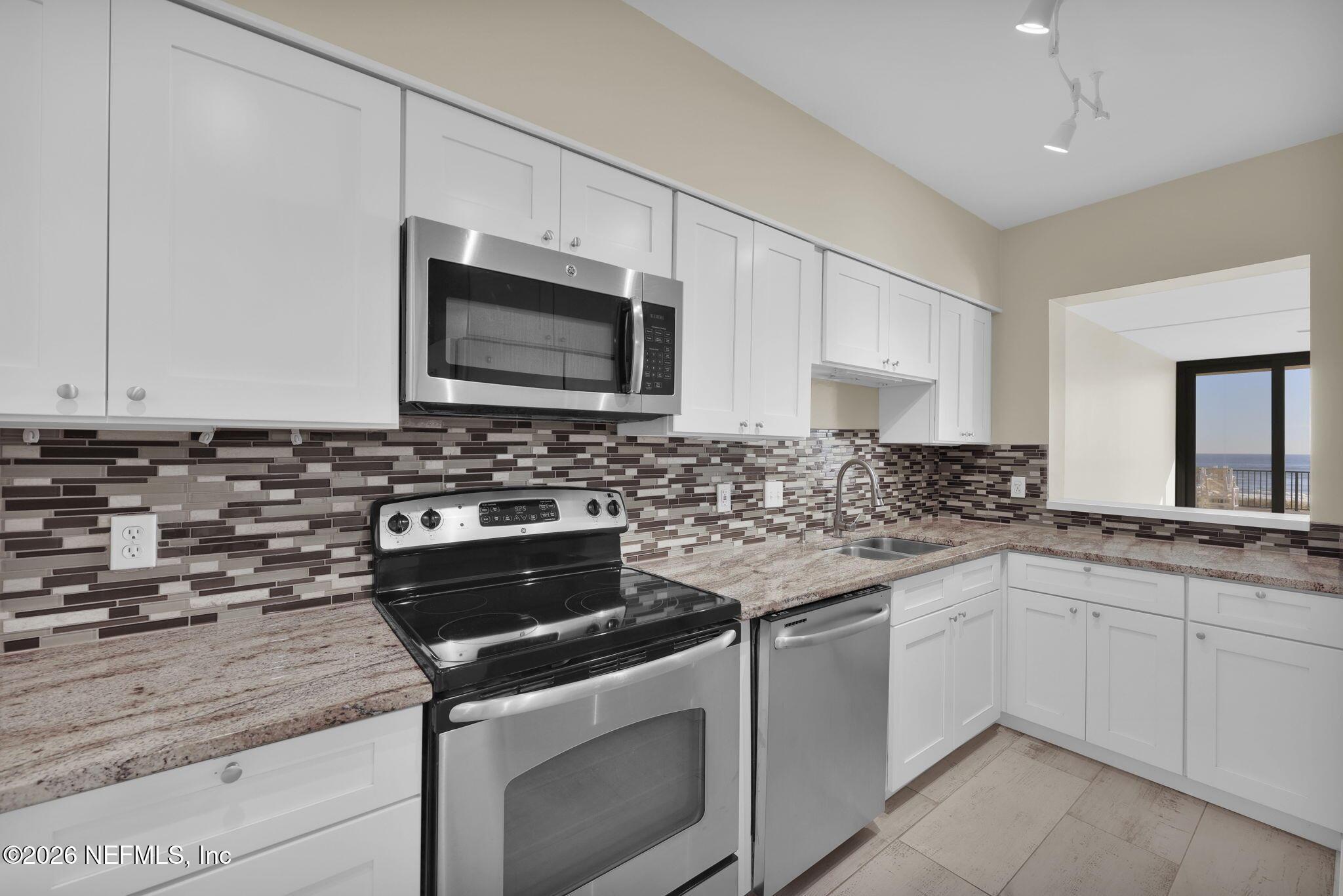 Image 2: 10-web-or-mls-601 1st St S, Unit 2C__010