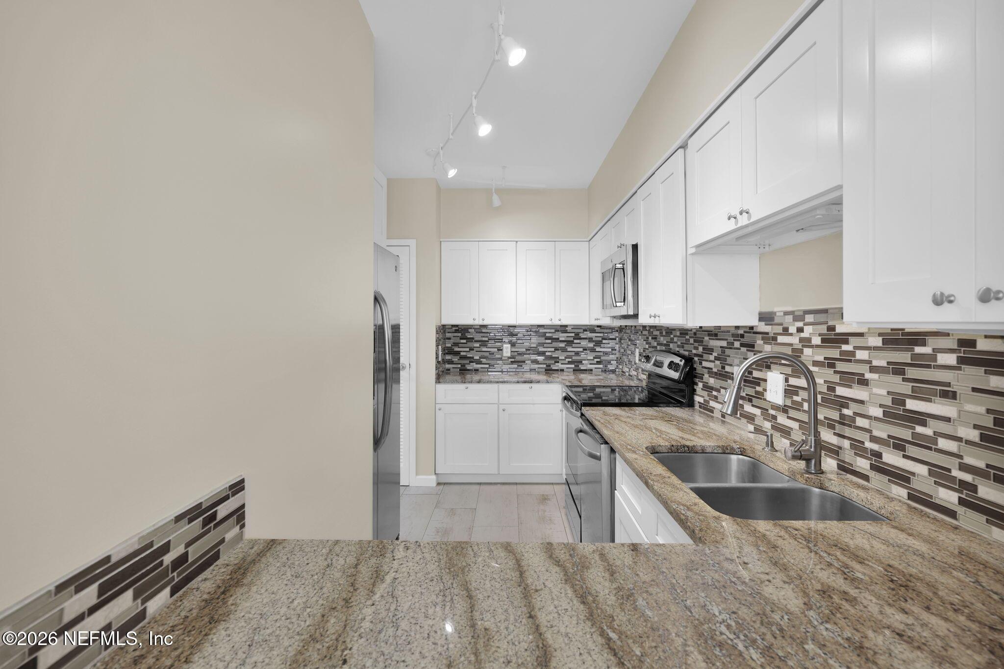 Image 4: 13-web-or-mls-601 1st St S, Unit 2C__013