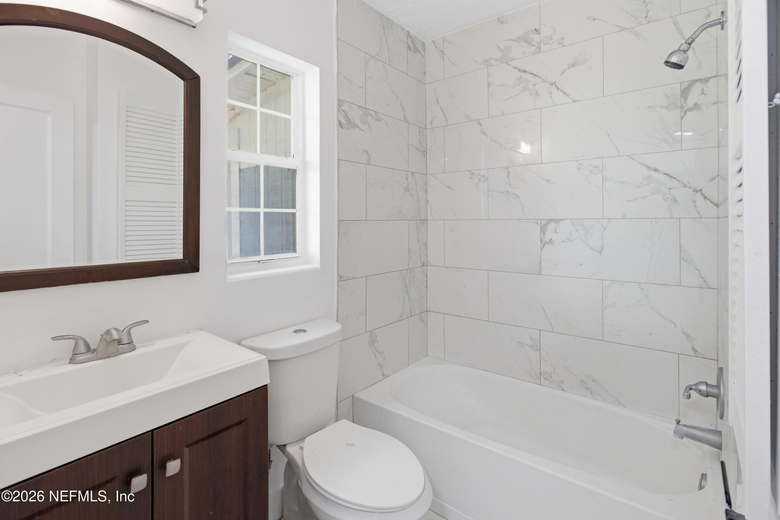 Image 4: Bathroom