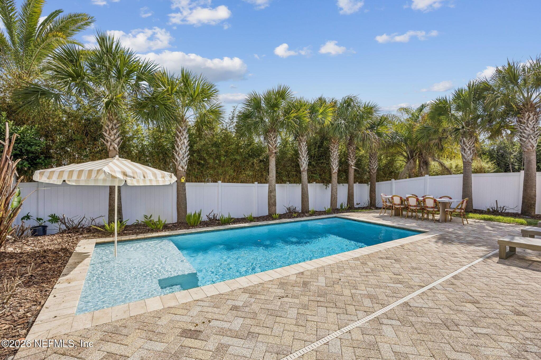 Image 2: Pool
