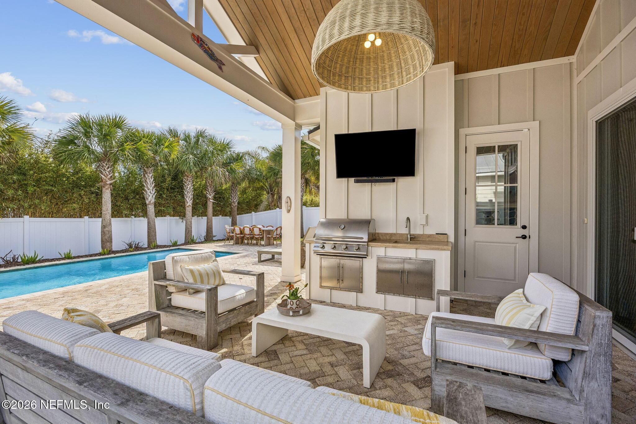 Image 3: Outdoor Lanai