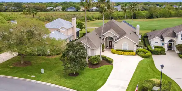 508 LAKEWAY Drive